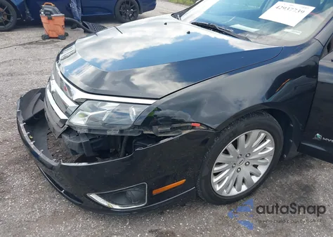 2010 Ford Fusion Hybrid z USA, uszkodzony, nr VIN 3FADP0L30AR327556